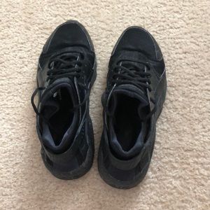 Nike black huaraches women’s 8.5
